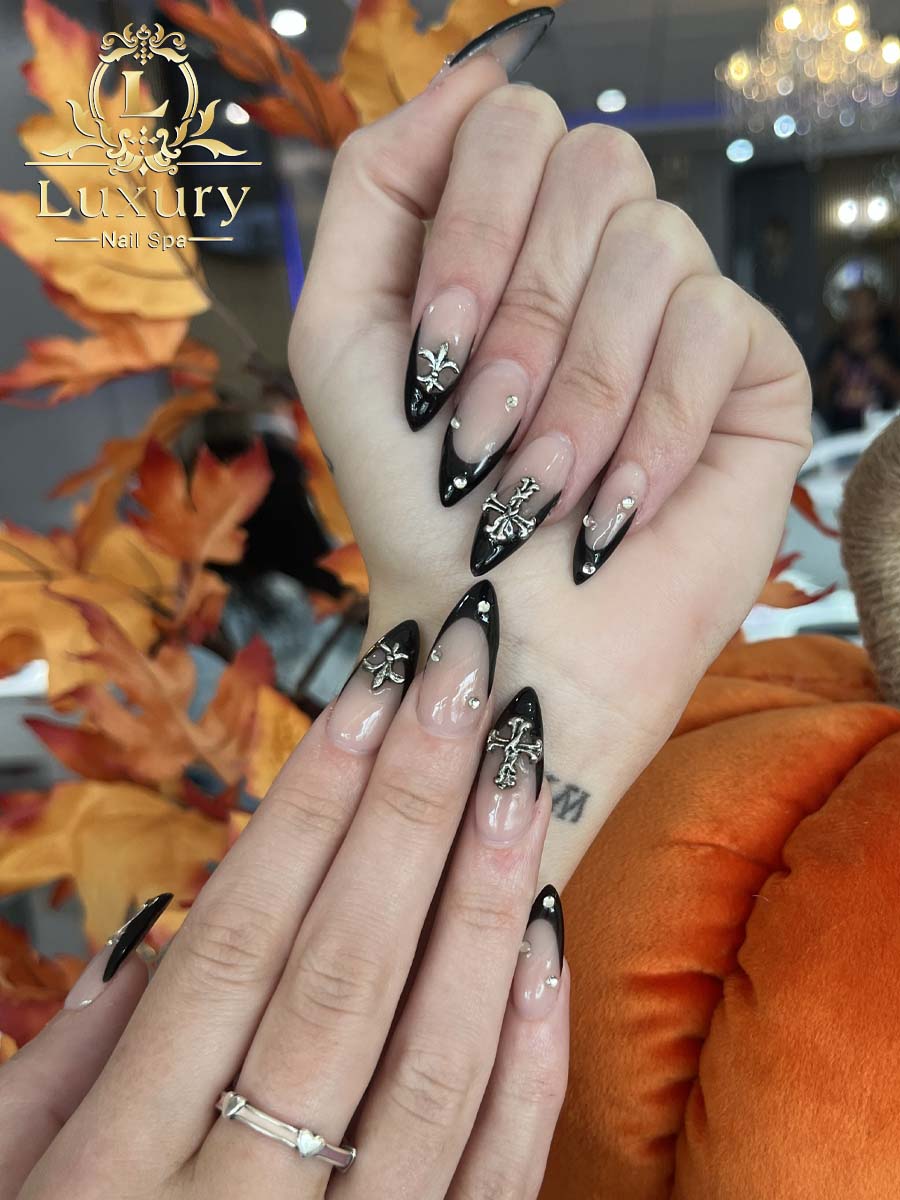 Luxury Nails Spa