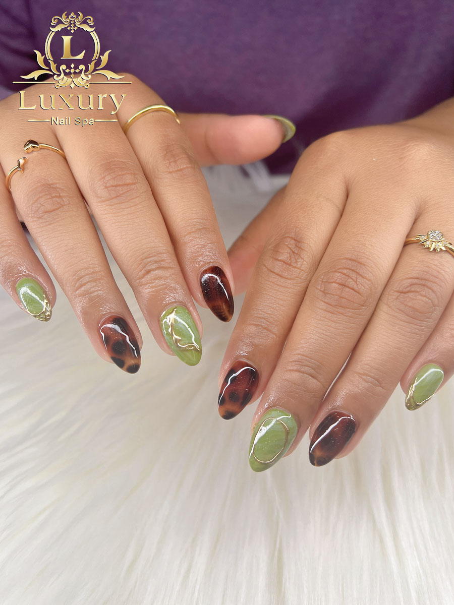 Luxury Nails Spa